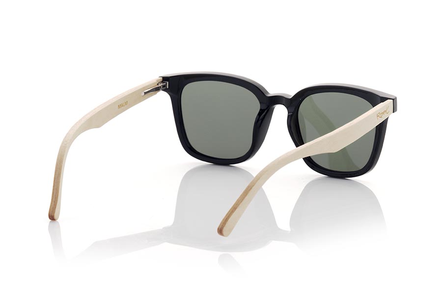 Wood eyewear of Maple MALM. MALM sunglasses are an ideal option for those looking for a modern and daring design with a touch of originality. Its completely straight and flat frame in satin black gives it a modern and elegant look. With rounded shapes and a marked brow, these glasses are suitable for both men and women. The very light maple wood temples add an interesting contrast and a natural touch to the design. In addition, these glasses are available with clear flat lenses in various colors, such as yellow, blue, pink and khaki green, allowing you to customize your look and adapt it to your personal style. Without a doubt, MALM sunglasses are a perfect choice for those looking for a combination of modern design and marked style. for Wholesale & Retail | Root Sunglasses® 